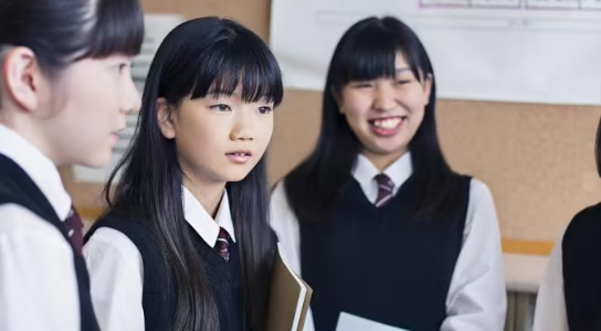 只学了一本书，他去日本高中留学......